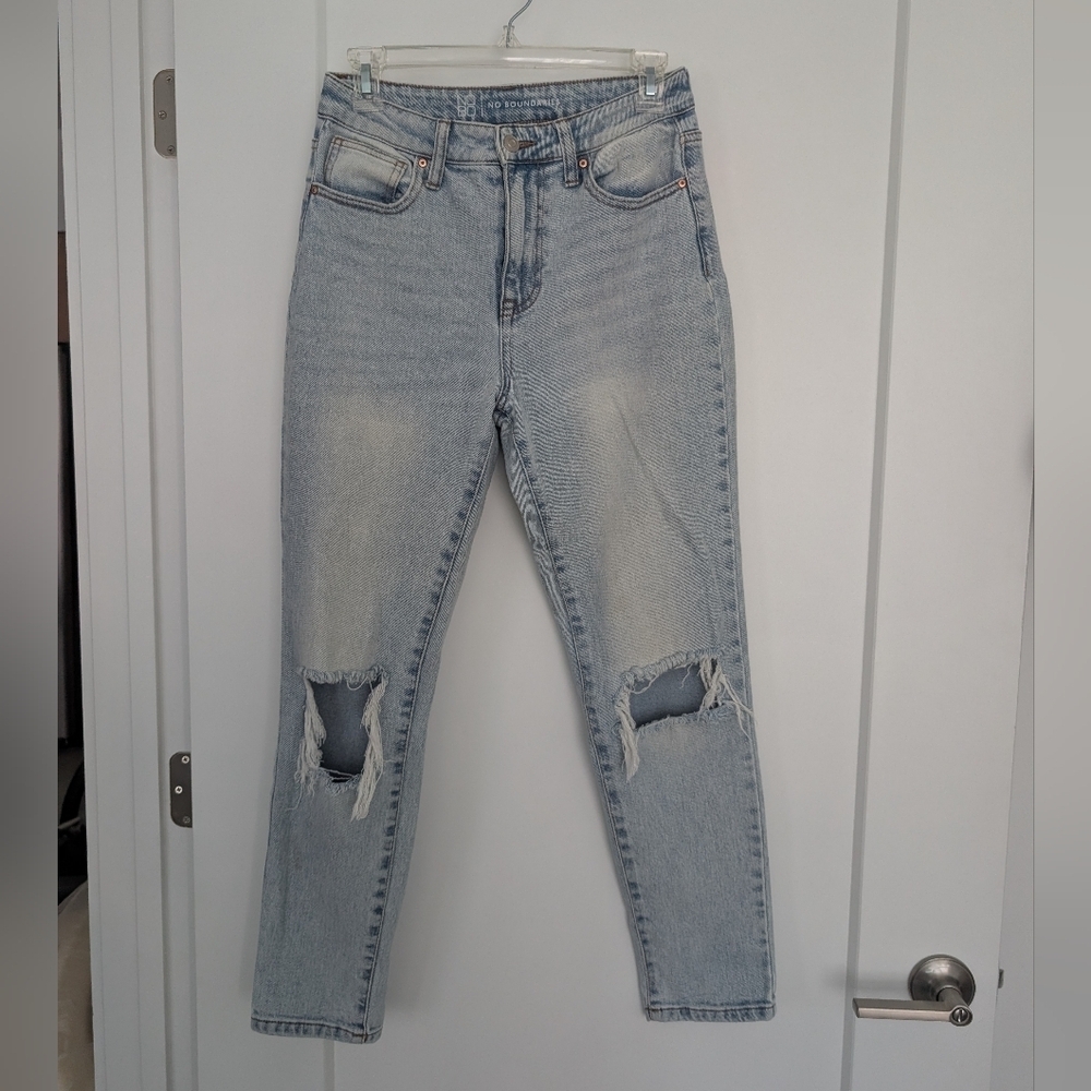 No Boundaries, Distressed Light Blue Jeans, Juniors size 3 - Picture 2 of 5